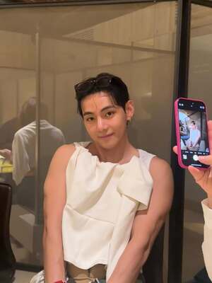 【フォト】防弾少年団Vが「CELINE」のショーに出席、まさに絶頂のビジュアル