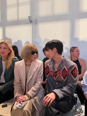 【フォト】防弾少年団Vが「CELINE」のショーに出席、まさに絶頂のビジュアル