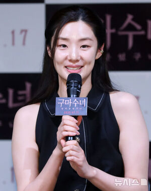 【フォト】ポーズする『駆魔修道女』の主役たち