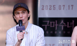 【フォト】ポーズする『駆魔修道女』の主役たち