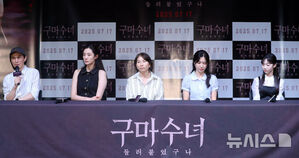 【フォト】ポーズする『駆魔修道女』の主役たち