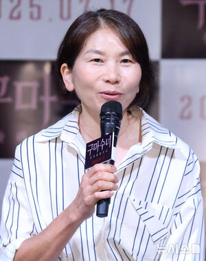 【フォト】ポーズする『駆魔修道女』の主役たち