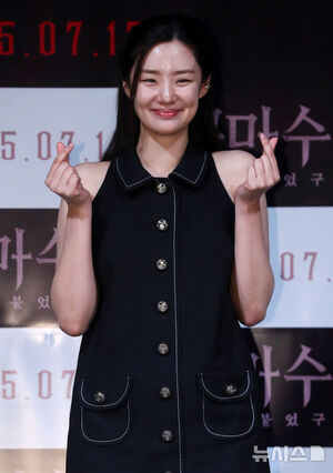 【フォト】ポーズする『駆魔修道女』の主役たち