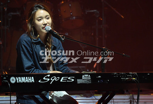 【フォト】熱唱するイ・ジナ