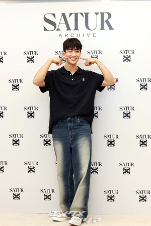 【フォト】SEVENTEENドギョムのかわい過ぎるポーズ、ハートにほっぺツン