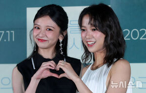 【フォト】ポーズする台湾映画『夜校女生』の主役たち…韓国で公開