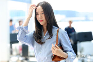 【フォト】チョン・スジョン、空港を華やかにする美しさ