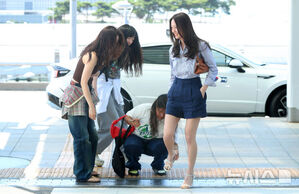 【フォト】チョン・スジョン、空港を華やかにする美しさ