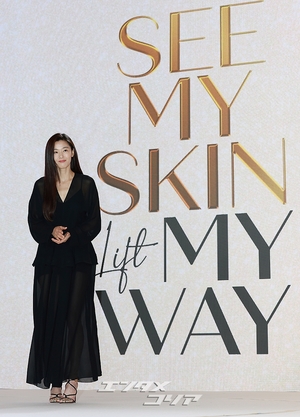 【フォト】黒を身にまとったチョン・ジヒョン＆イ・ミンホ、『青い海の伝説』カップルが久々の対面