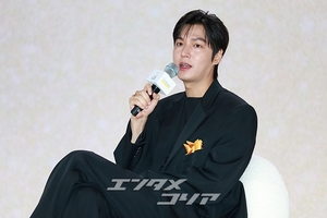 【フォト】イ・ミンホ、黒のスーツに余裕を一匙…アンバサダーの品格