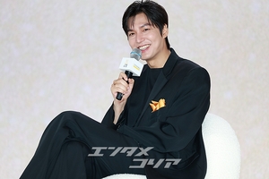 【フォト】イ・ミンホ、黒のスーツに余裕を一匙…アンバサダーの品格