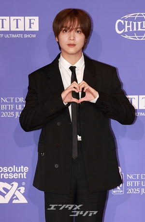 【フォト】サムズアップするNCT DREAMヘチャン