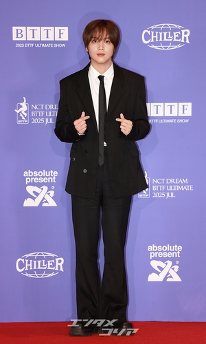 【フォト】サムズアップするNCT DREAMヘチャン
