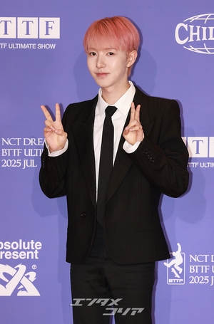 【フォト】NCT DREAMロンジュン、目を引くピンクの髪