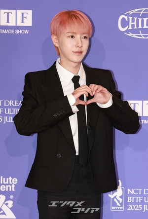 【フォト】NCT DREAMロンジュン、目を引くピンクの髪