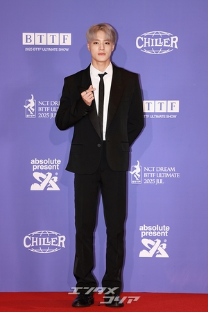 【フォト】NCT DREAMジェノ、神秘的な銀髪