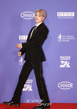 【フォト】NCT DREAMジェノ、神秘的な銀髪