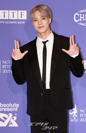 【フォト】NCT DREAMジェノ、神秘的な銀髪