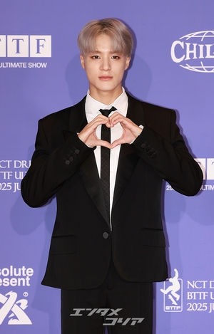 【フォト】NCT DREAMジェノ、神秘的な銀髪