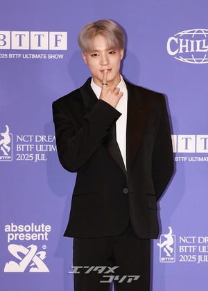 【フォト】NCT DREAMジェノ、神秘的な銀髪