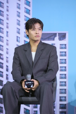 【フォト】ソ・ヒョヌ＆カン・ハヌル＆ヨム・ヘラン、『84平方メートル』のキャストたち