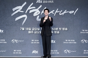 【フォト】イ・ドンウク、『優しい男の物語』で純粋なやくざ役