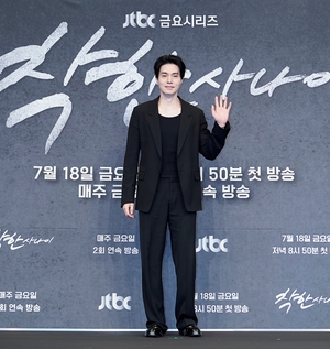 【フォト】イ・ドンウク、『優しい男の物語』で純粋なやくざ役