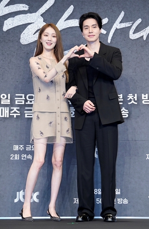 【フォト】まさに目の保養…ビジュアルカップルのイ・ソンギョン＆イ・ドンウク