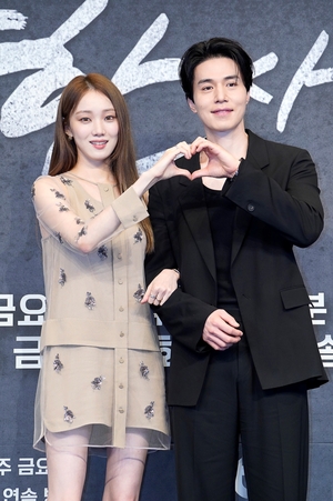 【フォト】まさに目の保養…ビジュアルカップルのイ・ソンギョン＆イ・ドンウク