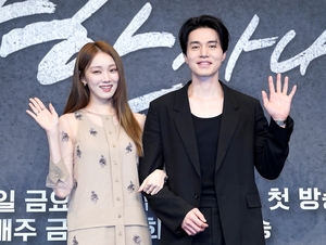 【フォト】まさに目の保養…ビジュアルカップルのイ・ソンギョン＆イ・ドンウク