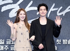 【フォト】まさに目の保養…ビジュアルカップルのイ・ソンギョン＆イ・ドンウク