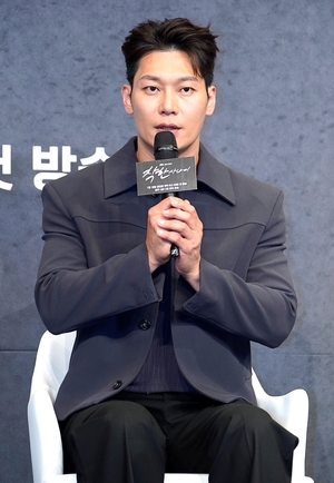 【フォト】イ・ドンウク×イ・ソンギョン×オ・ナラら、『優しい男の物語』のキャスト集結