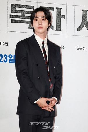 【フォト】アン・ヒョソプ「『自己発光』するイケメン」