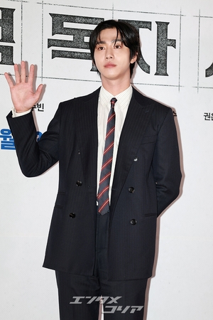 【フォト】アン・ヒョソプ「『自己発光』するイケメン」