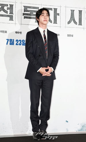 【フォト】アン・ヒョソプ「『自己発光』するイケメン」