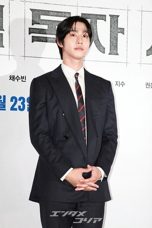 【フォト】アン・ヒョソプ「『自己発光』するイケメン」