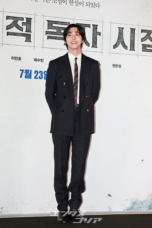 【フォト】アン・ヒョソプ「『自己発光』するイケメン」