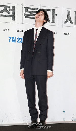 【フォト】アン・ヒョソプ「『自己発光』するイケメン」