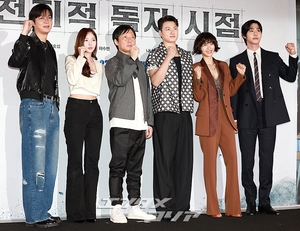 【フォト】アン・ヒョソプ＆イ・ミンホ＆ナナ「映画『全知的な読者の視点から』ファイト！」