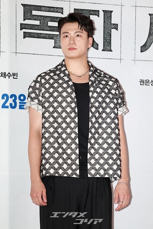 【フォト】アン・ヒョソプ＆イ・ミンホ＆ナナ「映画『全知的な読者の視点から』ファイト！」