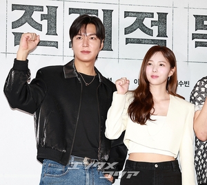 【フォト】アン・ヒョソプ＆イ・ミンホ＆ナナ「映画『全知的な読者の視点から』ファイト！」