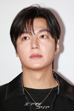 【フォト】アン・ヒョソプ＆イ・ミンホ＆ナナ「映画『全知的な読者の視点から』ファイト！」