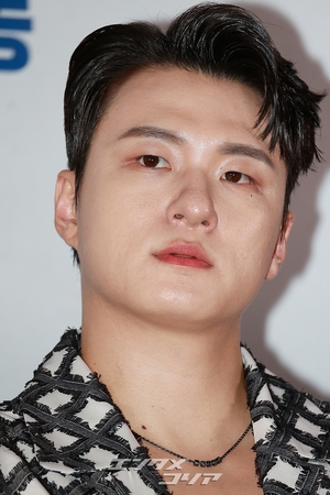 【フォト】アン・ヒョソプ＆イ・ミンホ＆ナナ「映画『全知的な読者の視点から』ファイト！」