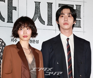 【フォト】アン・ヒョソプ＆イ・ミンホ＆ナナ「映画『全知的な読者の視点から』ファイト！」