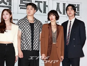 【フォト】アン・ヒョソプ＆イ・ミンホ＆ナナ「映画『全知的な読者の視点から』ファイト！」