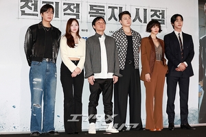 【フォト】アン・ヒョソプ＆イ・ミンホ＆ナナ「映画『全知的な読者の視点から』ファイト！」