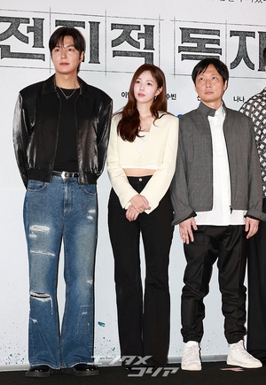 【フォト】アン・ヒョソプ＆イ・ミンホ＆ナナ「映画『全知的な読者の視点から』ファイト！」