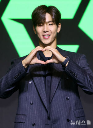 【フォト】MONSTA X、完ぺきなスーツの着こなし…デビュー10周年懇談会