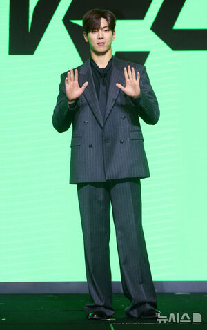 【フォト】MONSTA X、完ぺきなスーツの着こなし…デビュー10周年懇談会