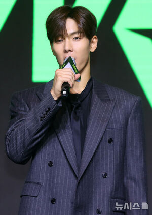 【フォト】MONSTA X、完ぺきなスーツの着こなし…デビュー10周年懇談会